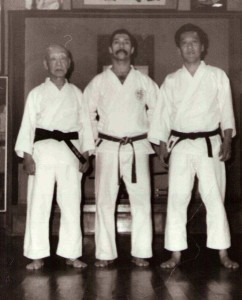 1986. Yokohama. Soke Sakagami y Sadaaki Sakagami junto Daniel Spinato
