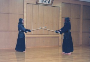 1999. Clase de kendo en el hombu dojo de Itosu Kai